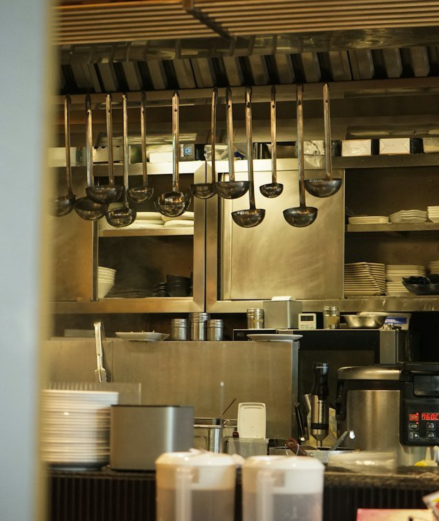 Kitchen & hotelware business using Saarthi billing and inventory software