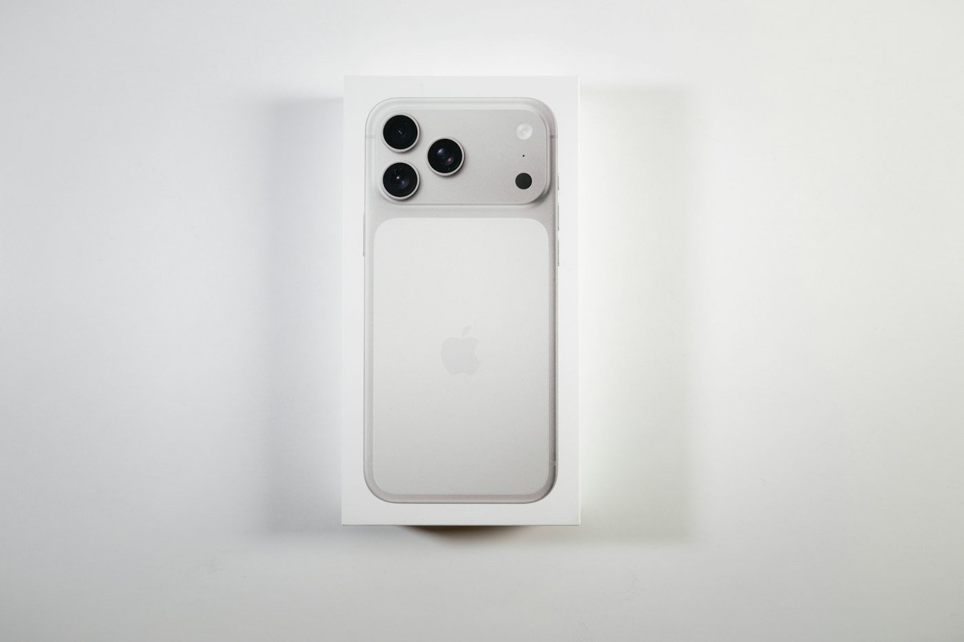 Mobiles & Electronics: Stock from the distributor